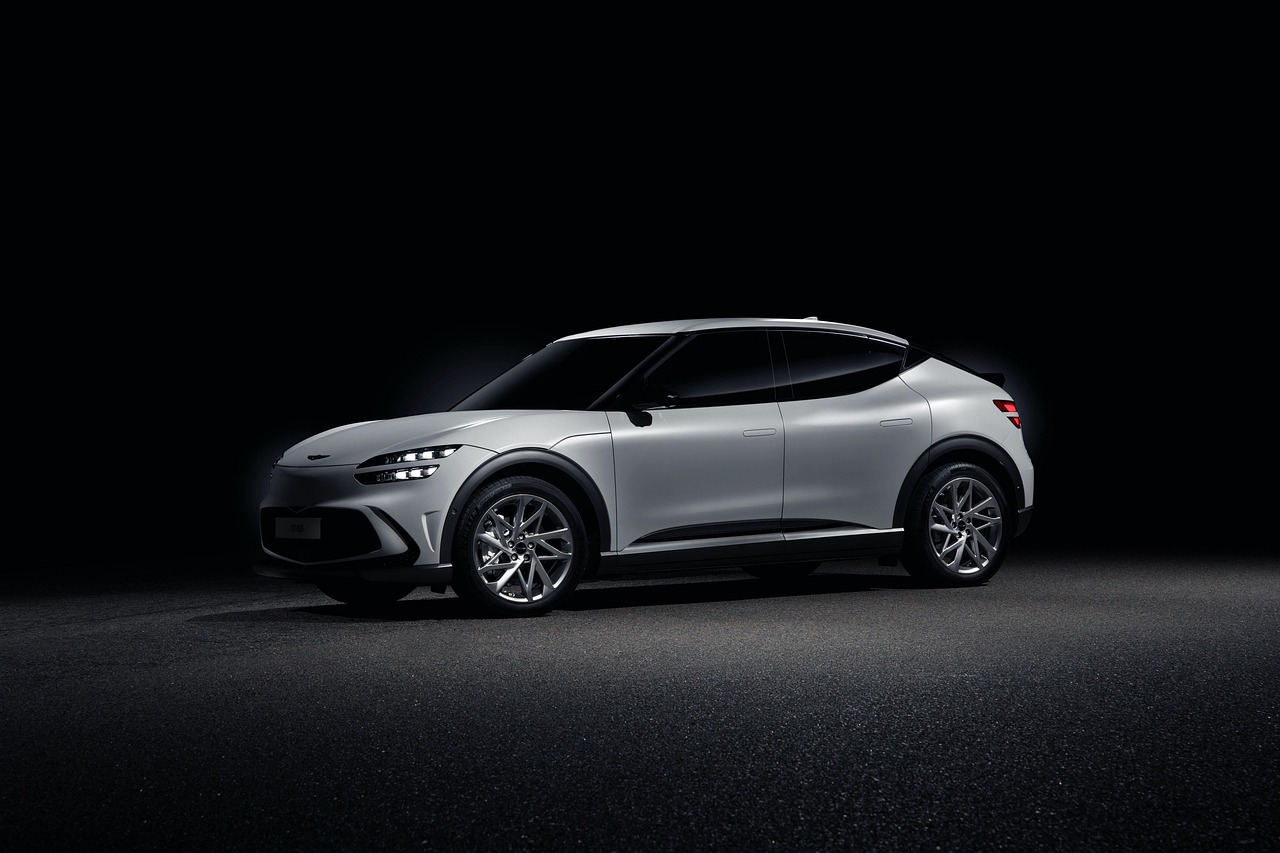 Hyundai HB20 versions side by side showing Sense, Comfort e Platinum