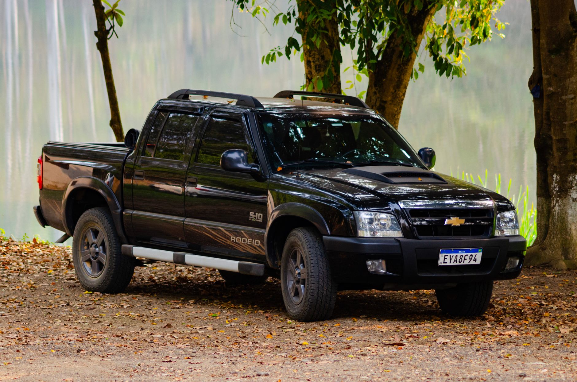 Chevrolet S10 sendo abastecida com medição de consumo