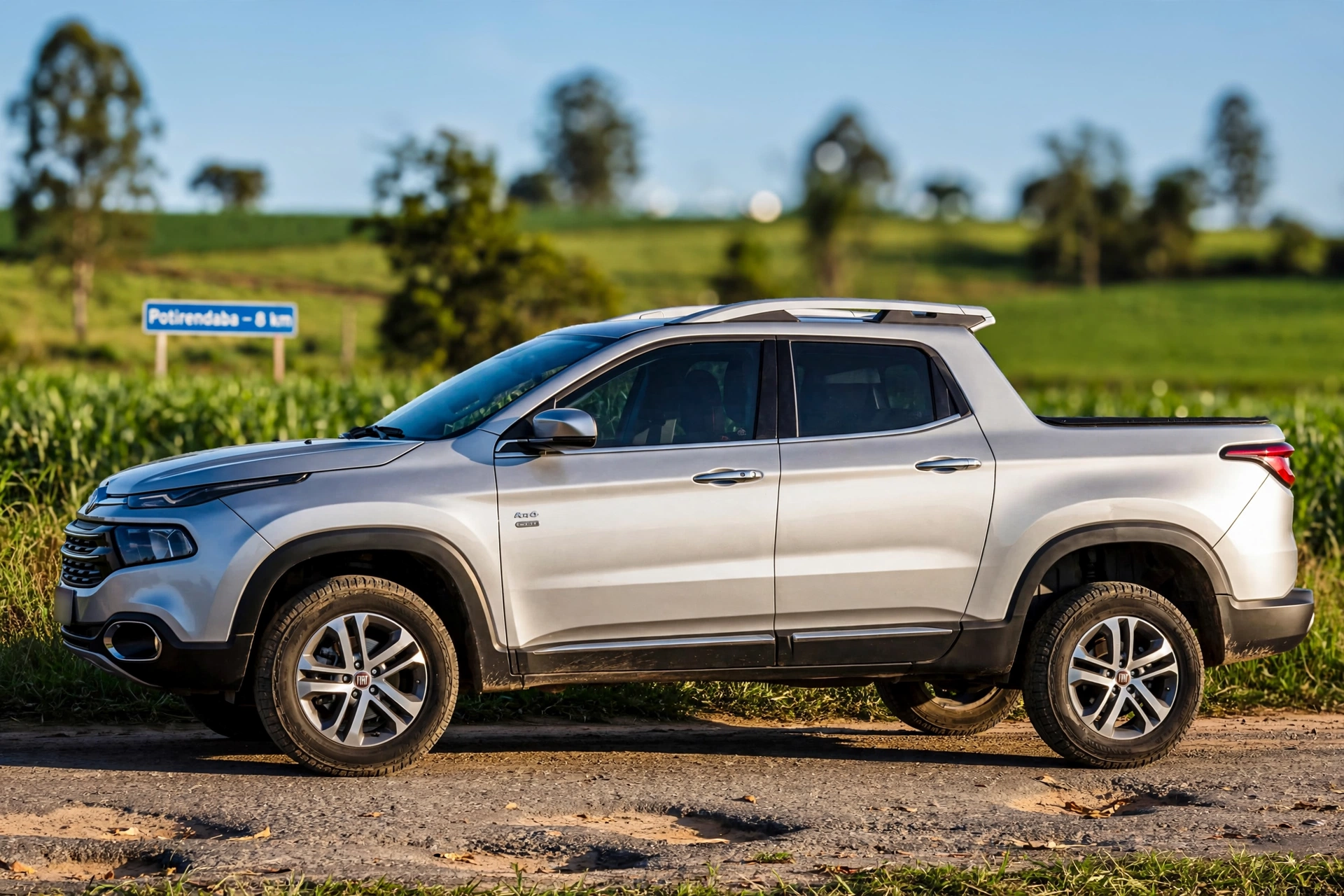 Fiat Toro seminova em estrada de Potirendaba