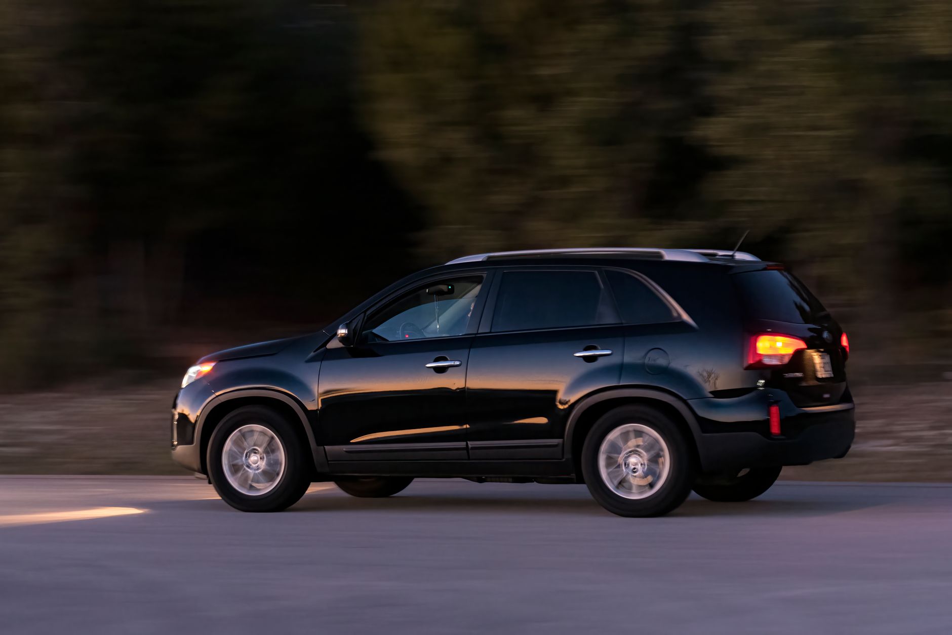 Família viajando com SUV seminovo com total segurança
