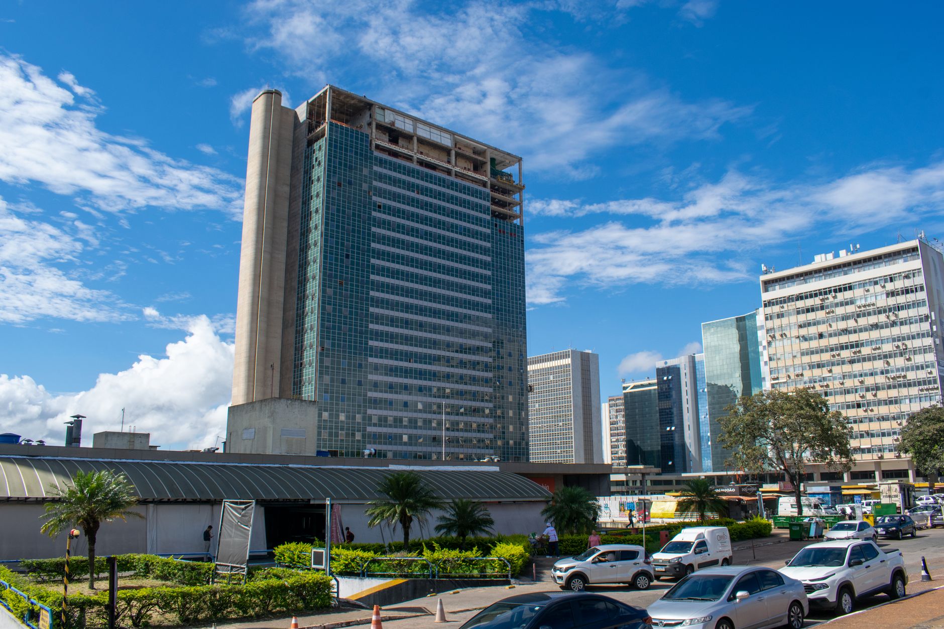 A view of modern skyscrapers under a bright blue sky in Brasília, capturing the urban landscape.