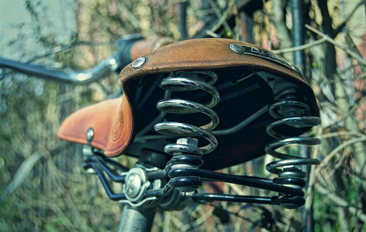 saddle, bicycle saddle, leather saddle, suspension, handwork, leather, feather, manufactory, detail, nostalgia, comfortable, tanned, shot down, used, retracted, saddle, saddle, saddle, suspension, suspension, suspension, suspension, suspension, leather