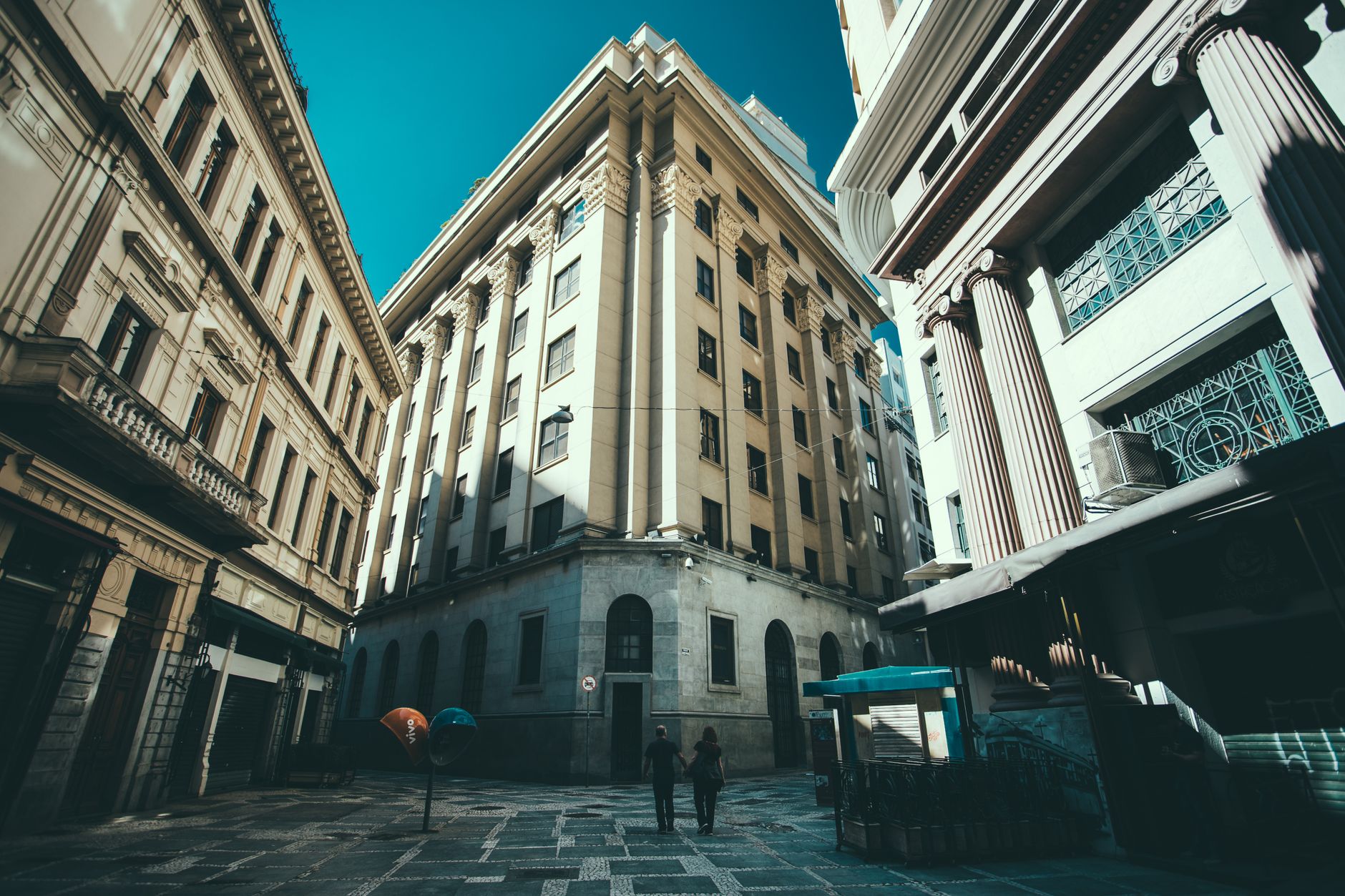 A stunning street view of classic urban architecture with bright daylight and a clear sky.