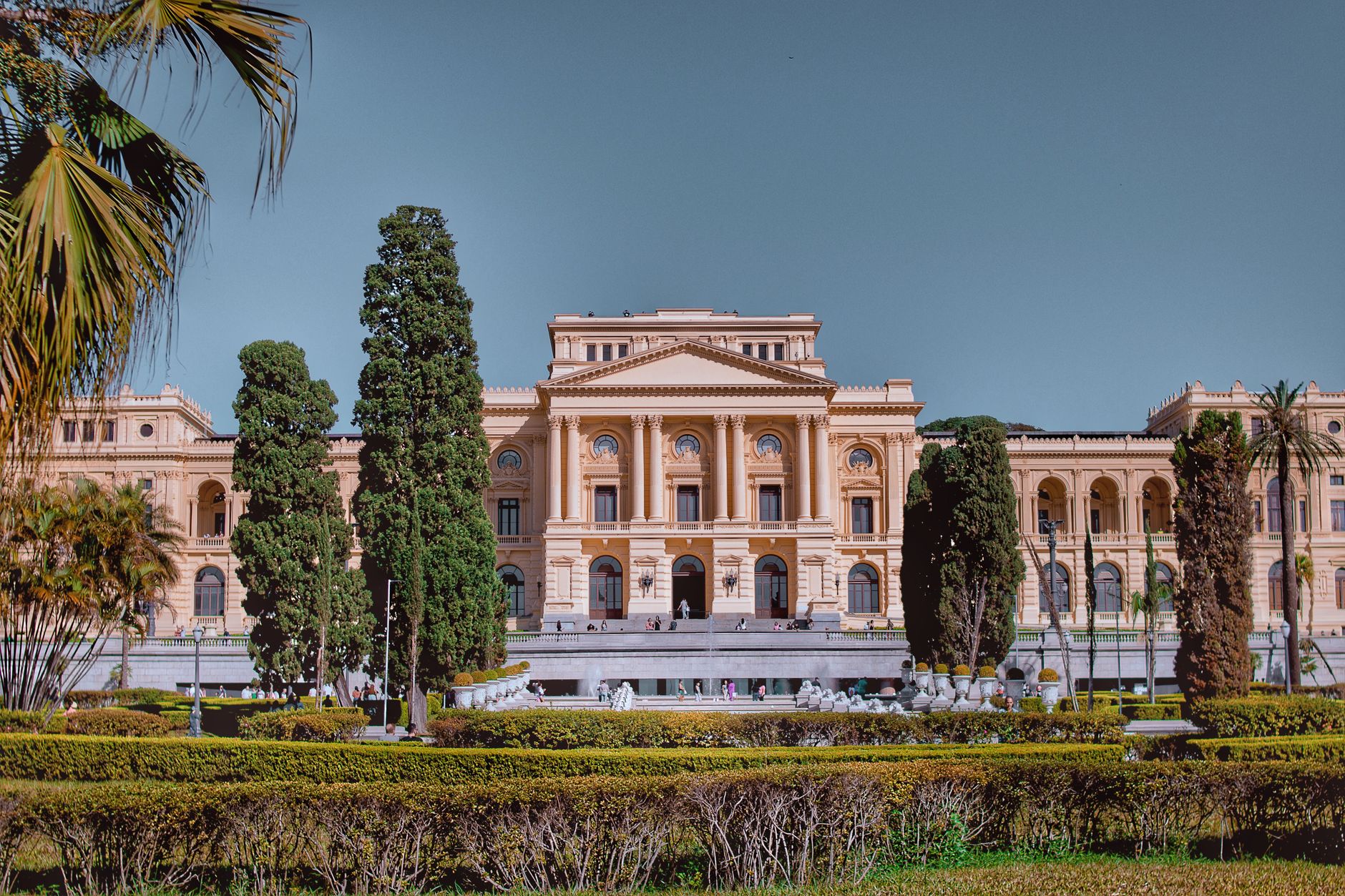 Front view of the Renaissance-style Museu do Ipiranga in São Paulo, Brazil.