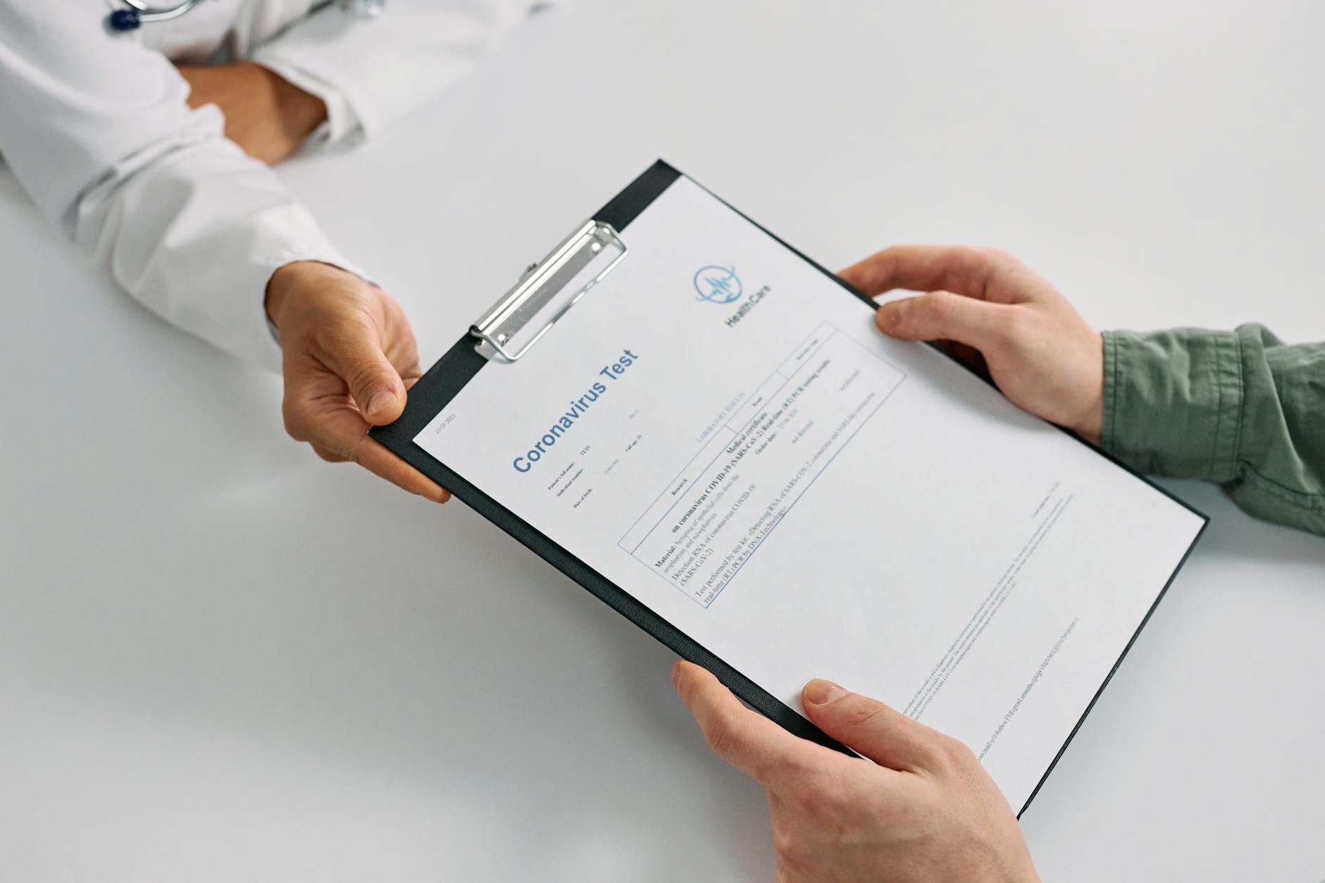 Documentos de exame médico e laudo de diagnóstico de autismo para concurso