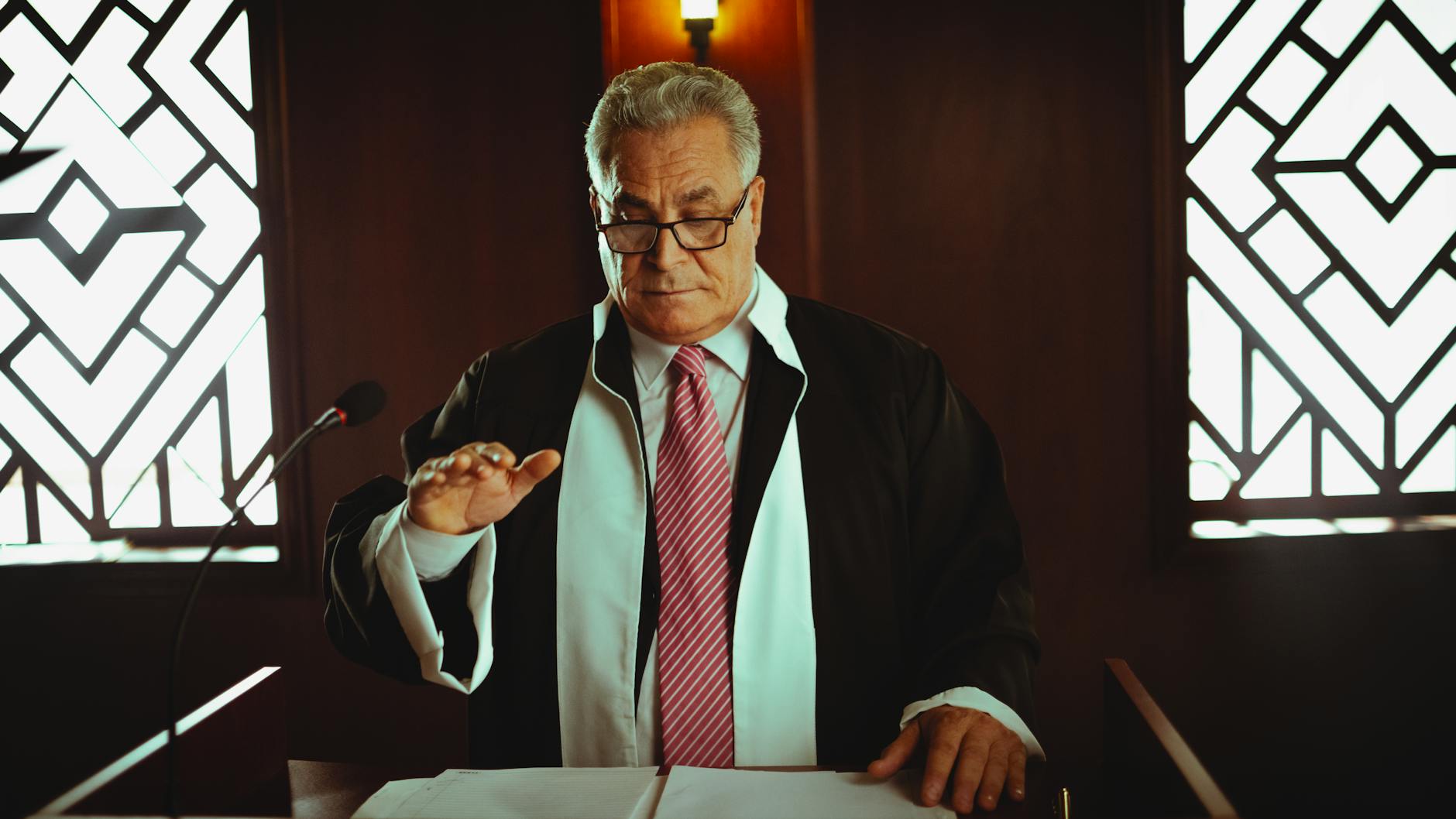 Advogado em audiência no tribunal de Belém