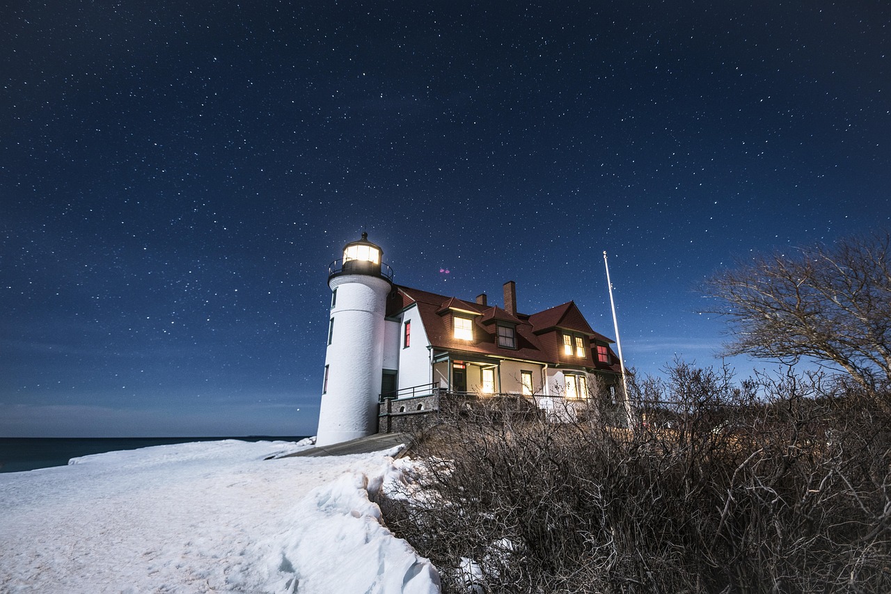 lighthouse, house, snow, beacon, stars, starry sky, starry night, starry, hoarforst, snowscape, night sky, winterscape, wintry, winter, sky, outdoors, nature, architecture, exterior
