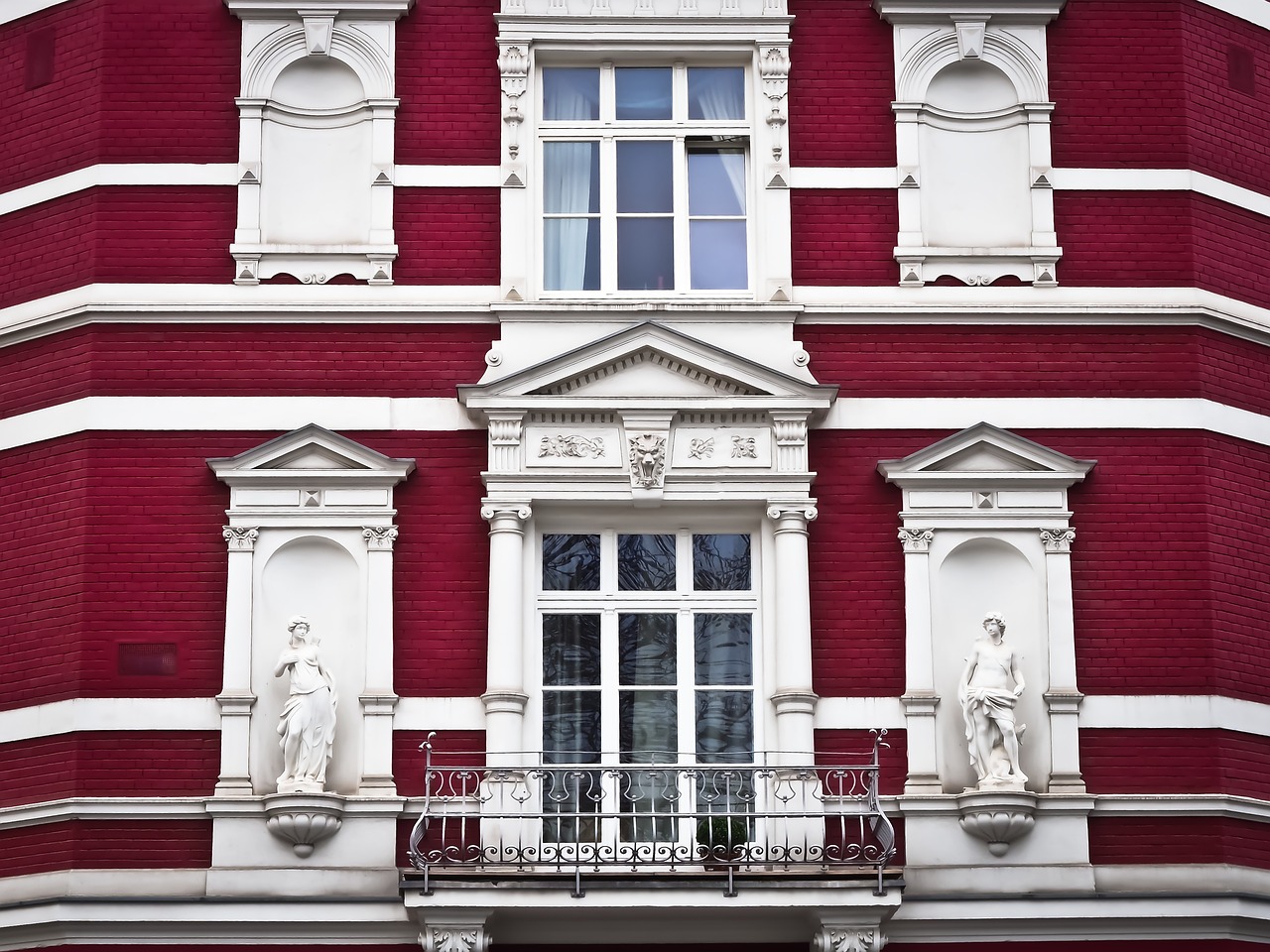 facade, old, building, window, architecture, sculpture, decorated, historic center, restored, house front, ornament, stucco façade, stucco elements, dusseldorf, city, urban
