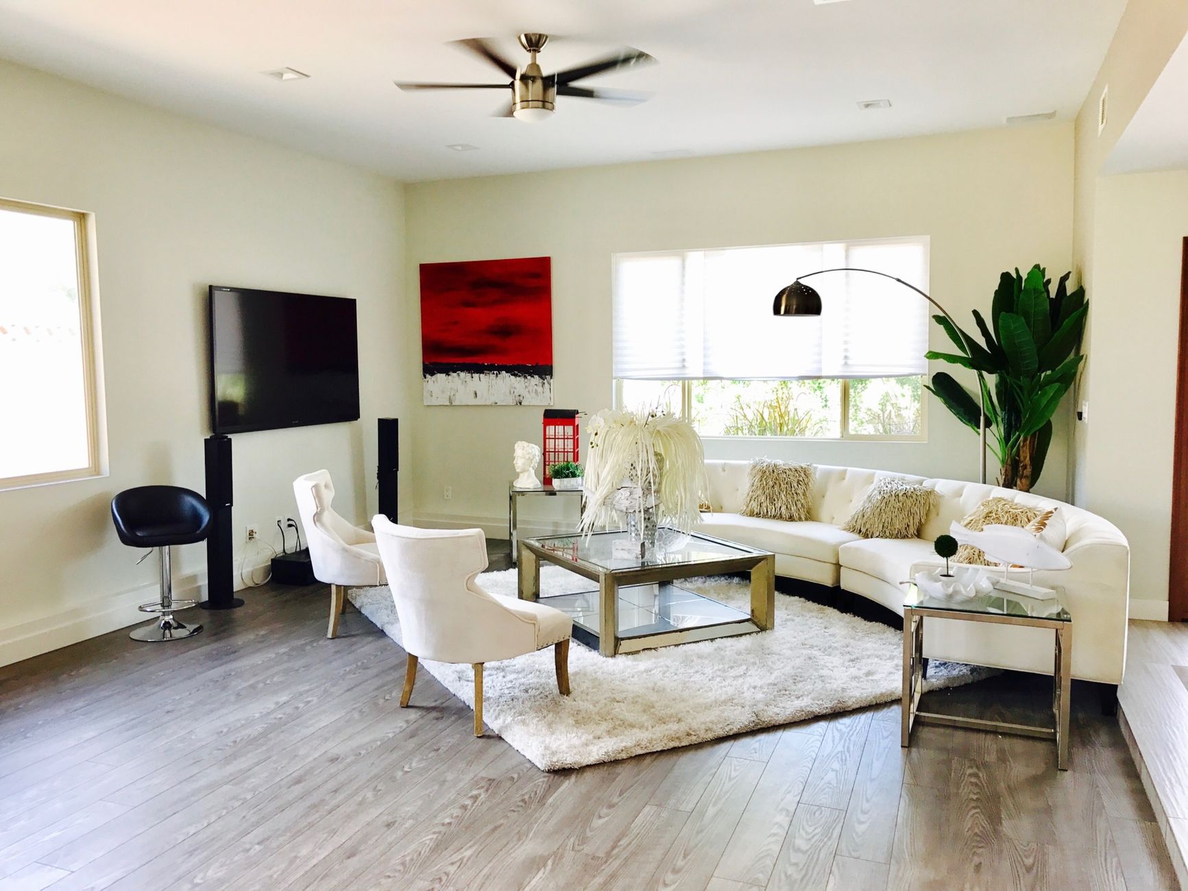 Bright and modern living room in California with elegant furniture and decor.